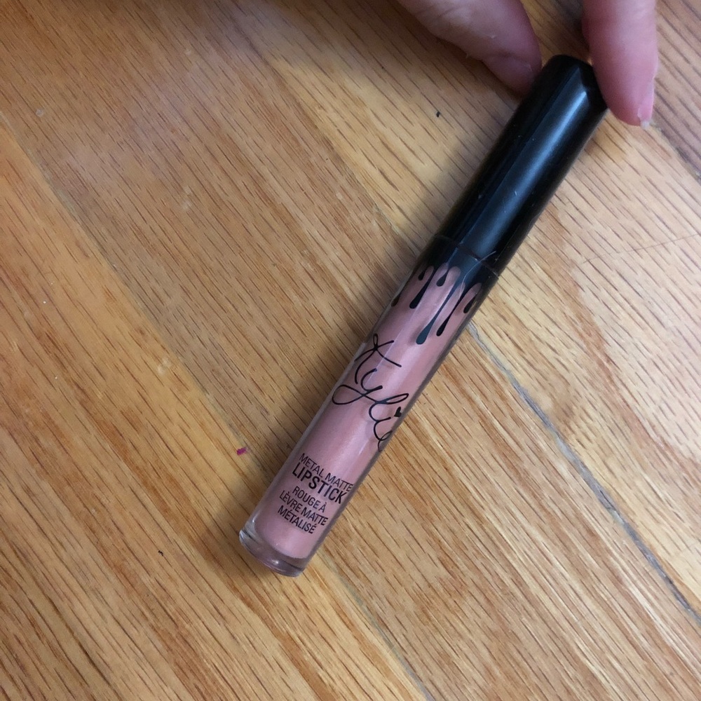 Kylie Cosmetics metal matte in heir